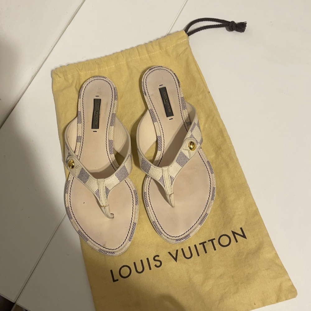 Louis Vuitton sandals🔴